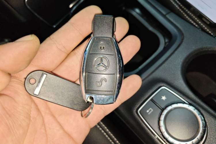 Used Mercedes-Benz B-Class 2015 B 200 Sport Edition Vehicle Key