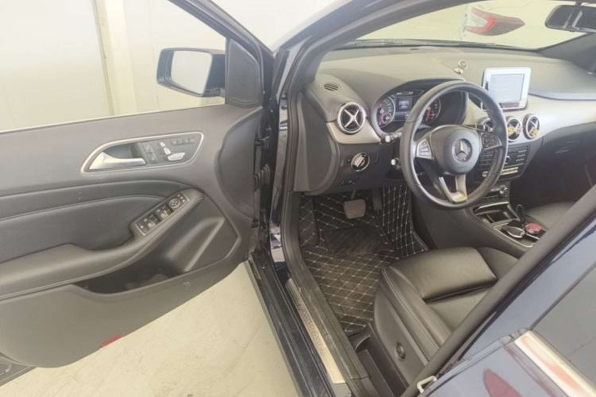 Used Mercedes-Benz B-Class 2016 B 200 Exclusive Edition Driver Seat