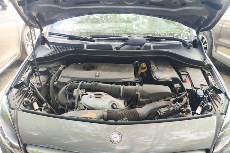 Used Mercedes-Benz B-Class 2016 B 180 Engine Bay