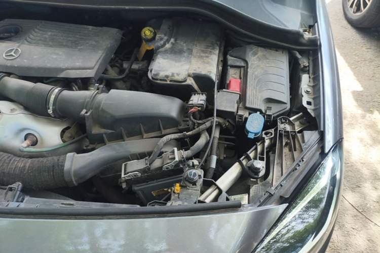 Used Mercedes-Benz B-Class 2016 B 180 Engine Bay Left