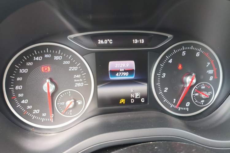 Used Mercedes-Benz B-Class 2016 B 180 Odometer Close Up