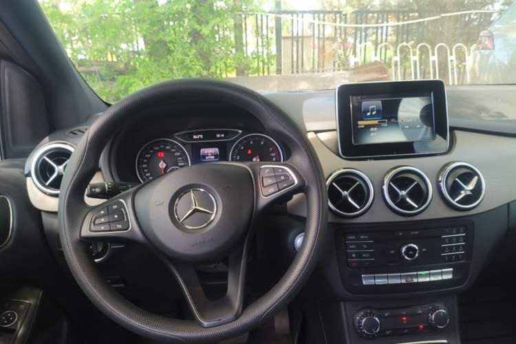 Used Mercedes-Benz B-Class 2016 B 180 Steering Wheel