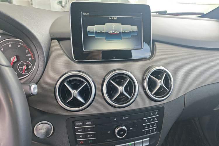 Used Mercedes-Benz B-Class 2016 B 180 Audio And AC Panel