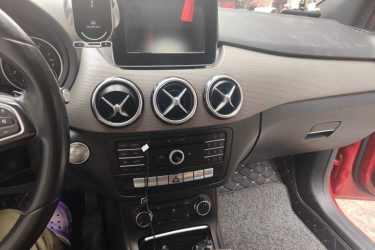 Used Mercedes-Benz B-Class 2016 B 180 Audio And AC Panel