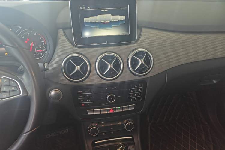 Used Mercedes-Benz B-Class 2016 B 180 Audio And AC Panel