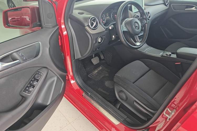 Used Mercedes-Benz B-Class 2016 B 180 Driver Seat