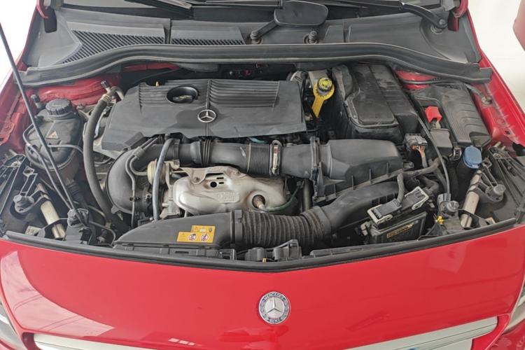 Used Mercedes-Benz B-Class 2016 B 180 Engine Bay