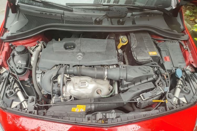 Used Mercedes-Benz B-Class 2016 B 180 Engine Bay