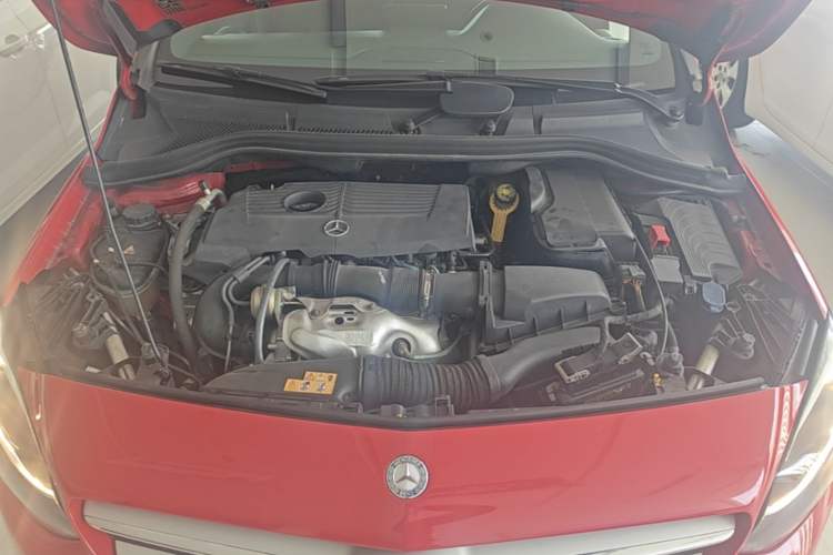 Used Mercedes-Benz B-Class 2016 B 180 Engine Bay