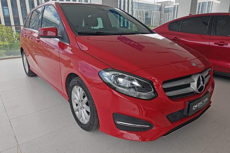 Used Mercedes-Benz B-Class 2016 B 180 Front Right 45 Deg
