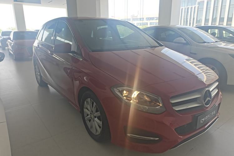 Used Mercedes-Benz B-Class 2016 B 180 Front Right 45 Deg