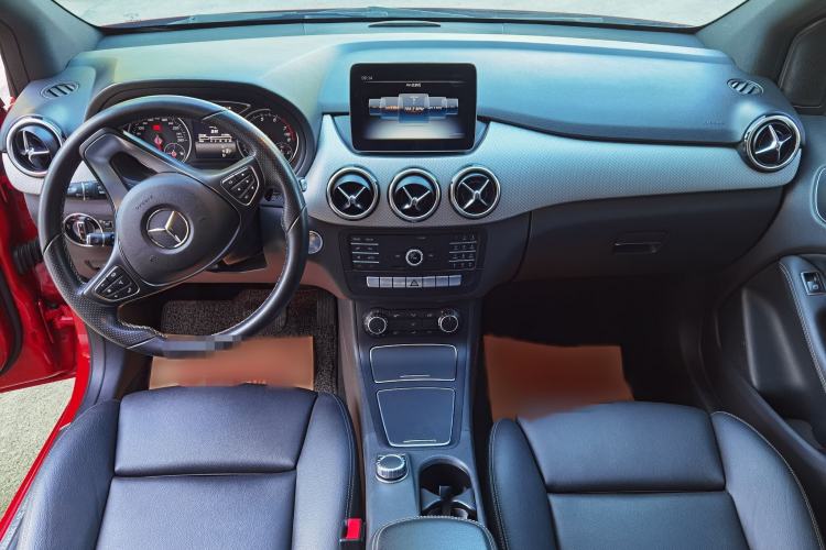Used Mercedes-Benz B-Class 2016 B 200 Exclusive Edition Interior 3