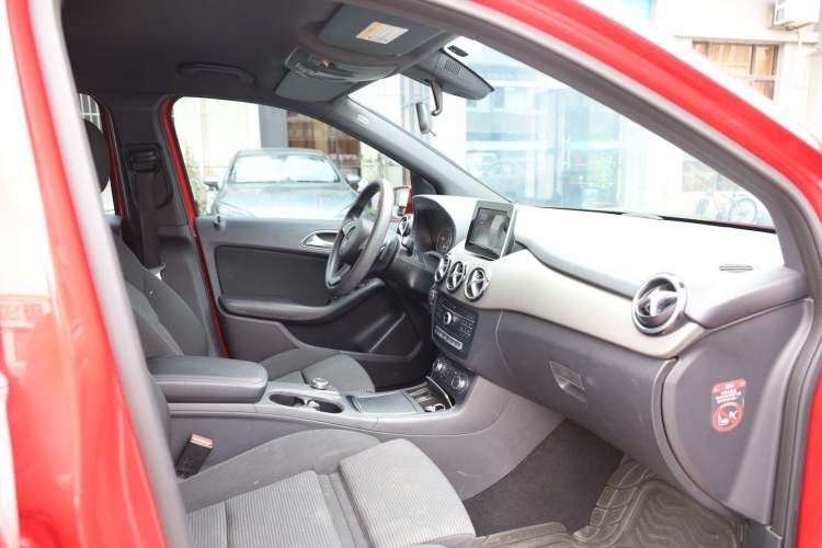 Used Mercedes-Benz B-Class 2016 B 180 Interior 4