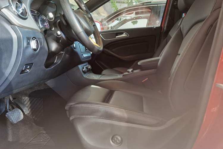 Used Mercedes-Benz B-Class 2016 B 200 Exclusive Edition Interior 4
