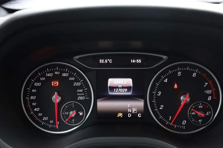 Used Mercedes-Benz B-Class 2016 B 180 Odometer Close Up