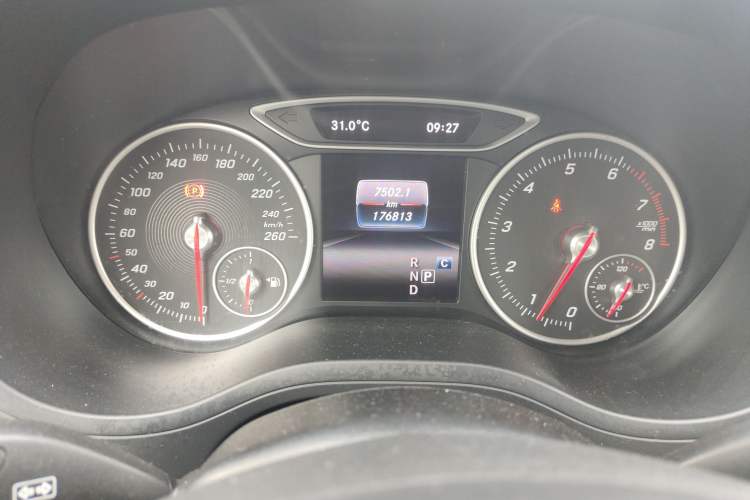 Used Mercedes-Benz B-Class 2016 B 180 Odometer Close Up