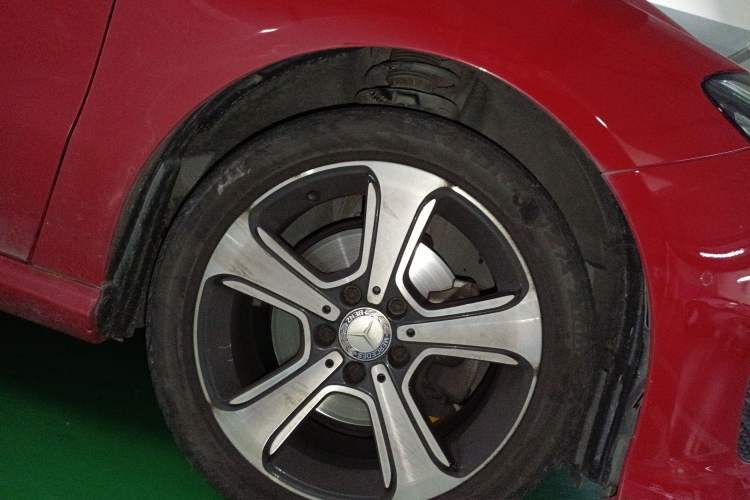 Used Mercedes-Benz B-Class 2016 B 200 Exclusive Edition Right Front Wheel Hub