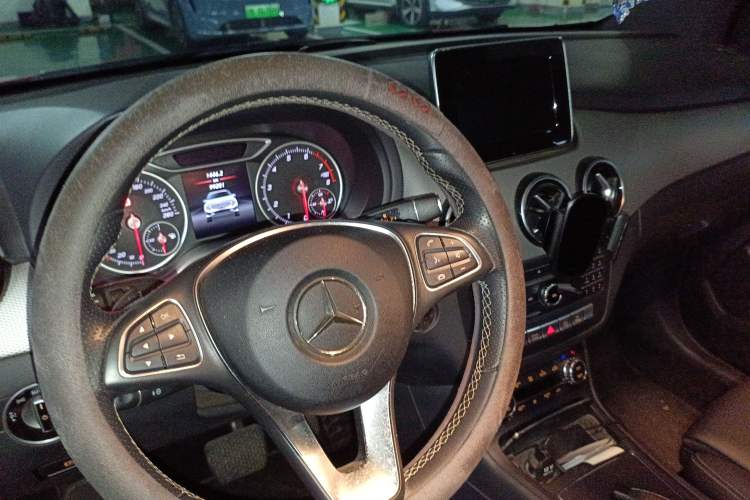 Used Mercedes-Benz B-Class 2016 B 200 Exclusive Edition Steering Wheel