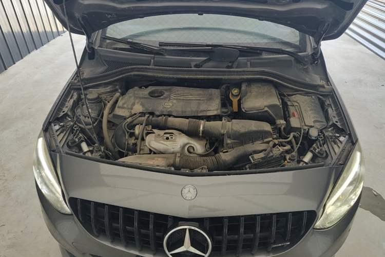 Used Mercedes-Benz B-Class 2016 B 180 Engine Bay