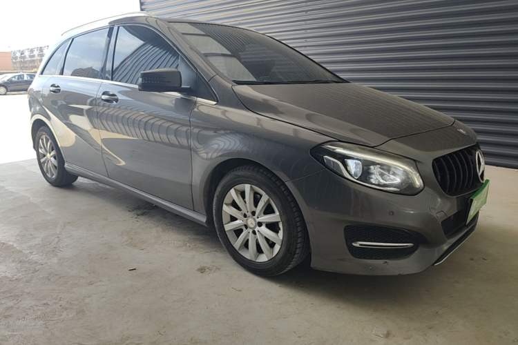 Used Mercedes-Benz B-Class 2016 B 180 Front Right 45 Deg