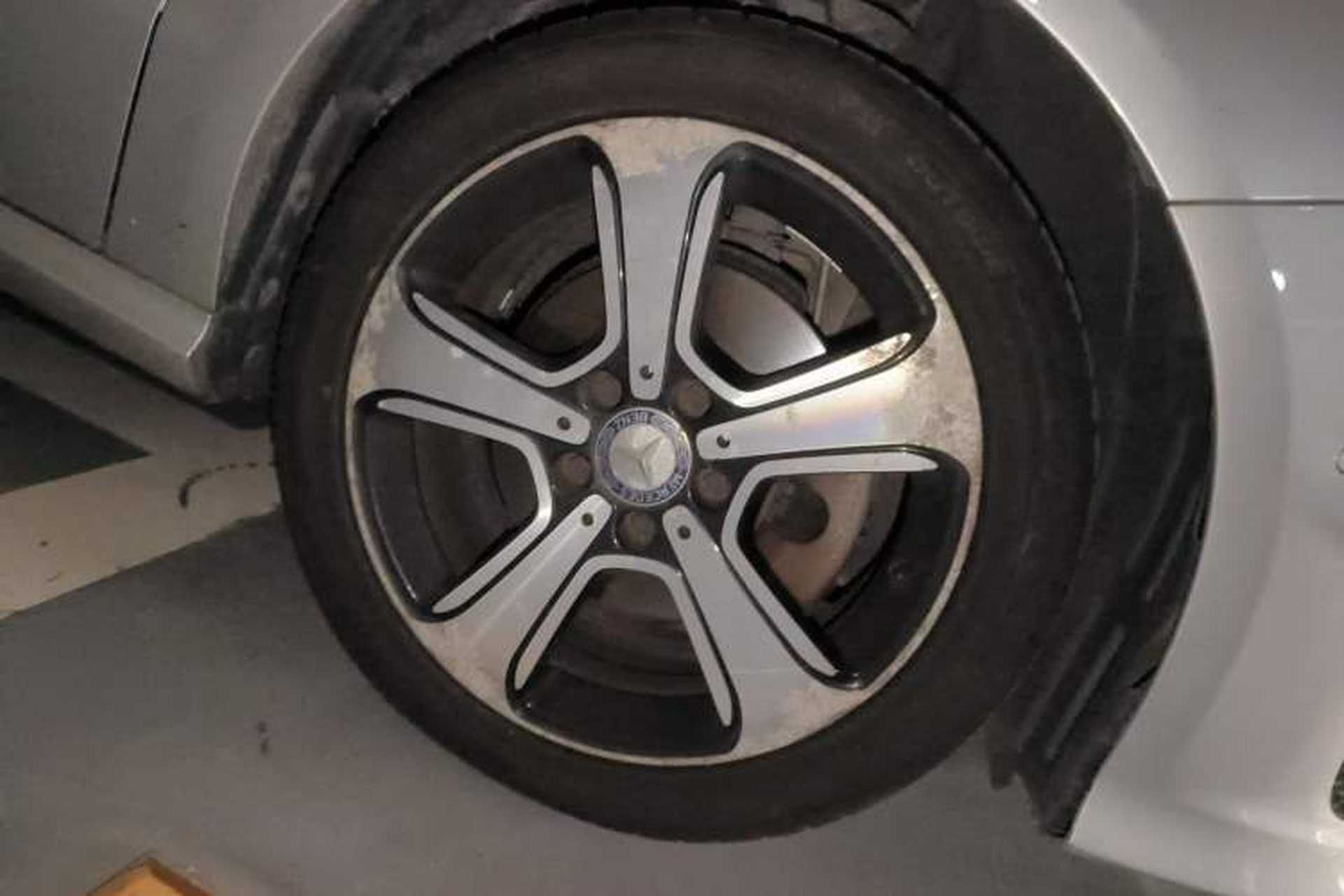 Used Mercedes-Benz B-Class 2016 B 200 Exclusive Edition Right Front Wheel Hub