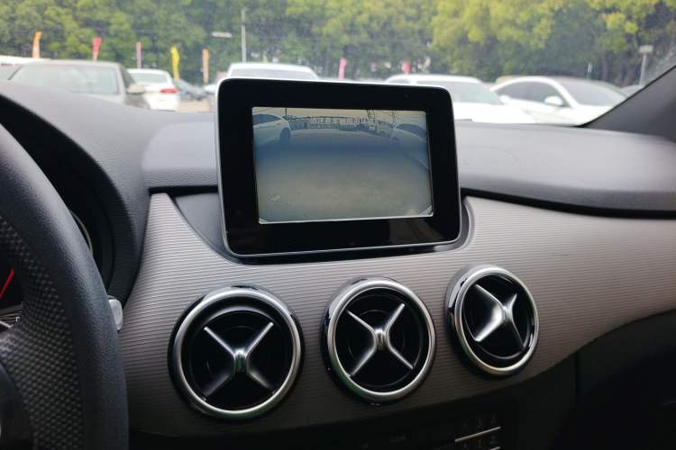 Used Mercedes-Benz B-Class 2016 B 180 Audio And AC Panel