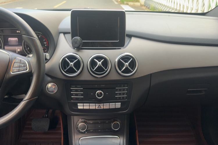 Used Mercedes-Benz B-Class 2016 B 180 Audio And AC Panel
