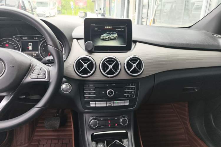 Used Mercedes-Benz B-Class 2016 B 180 Audio And AC Panel