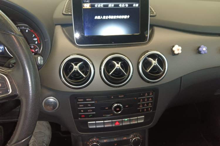 Used Mercedes-Benz B-Class 2016 B 180 Audio And AC Panel