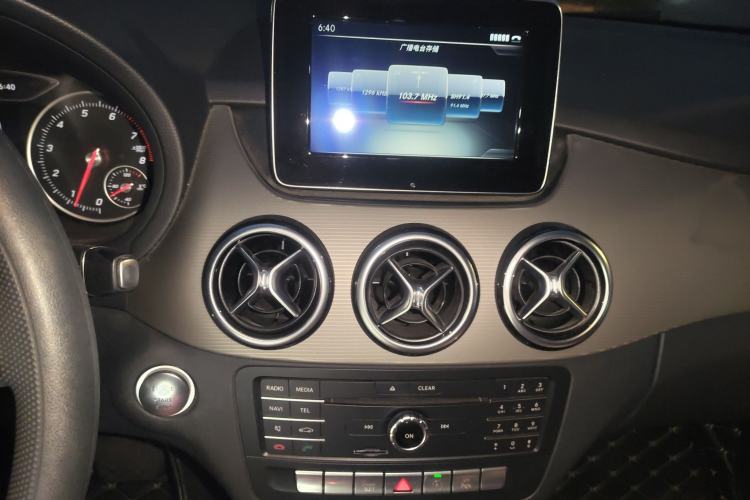 Used Mercedes-Benz B-Class 2016 B 180 Audio And AC Panel