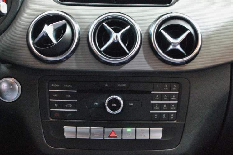 Used Mercedes-Benz B-Class 2016 B 180 Audio And AC Panel