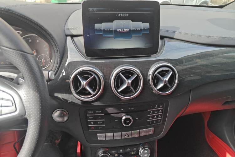 Used Mercedes-Benz B-Class 2016 B 200 Exclusive Edition Audio And AC Panel