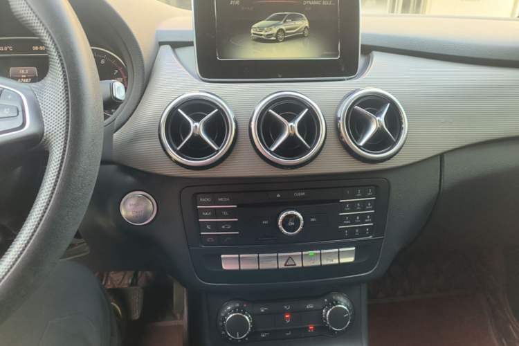 Used Mercedes-Benz B-Class 2016 B 180 Audio And AC Panel