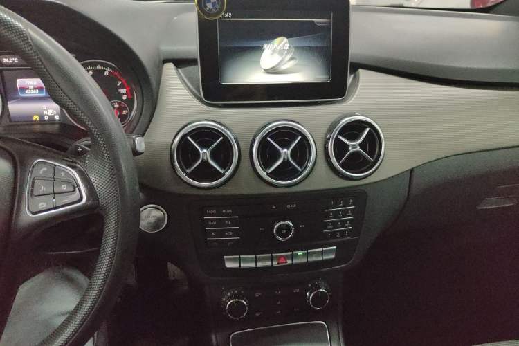 Used Mercedes-Benz B-Class 2016 B 180 Audio And AC Panel