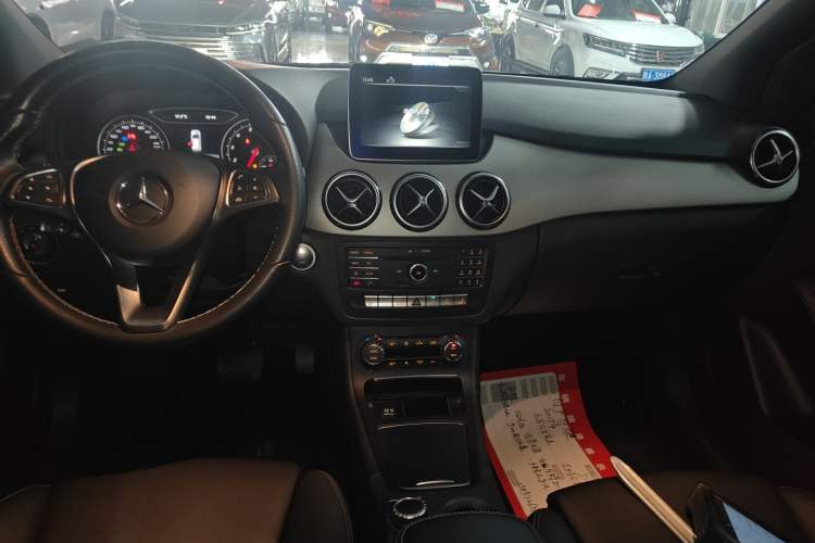 Used Mercedes-Benz B-Class 2016 B 200 Exclusive Edition Audio And AC Panel