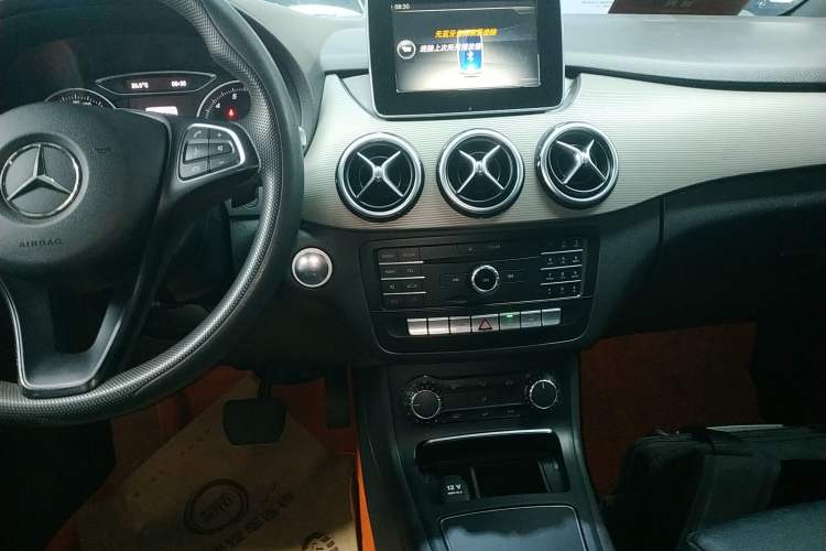 Used Mercedes-Benz B-Class 2016 B 180 Audio And AC Panel
