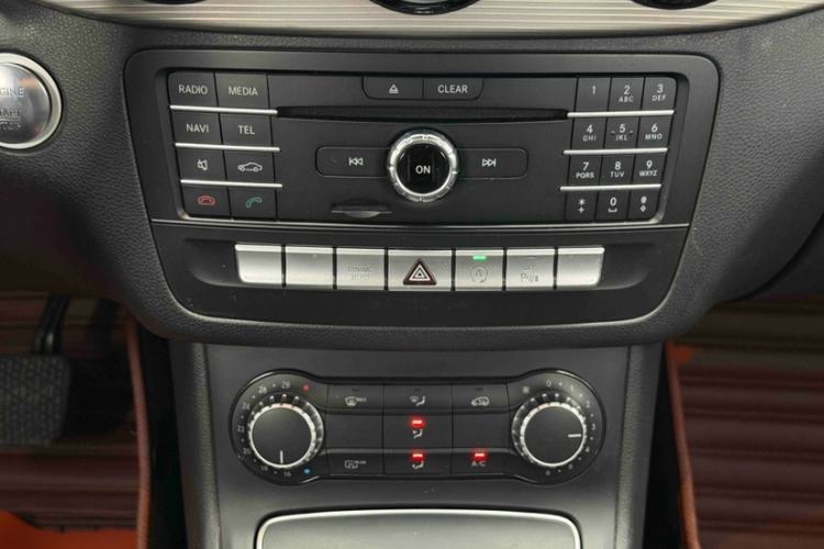 Used Mercedes-Benz B-Class 2016 B 180 Audio And AC Panel