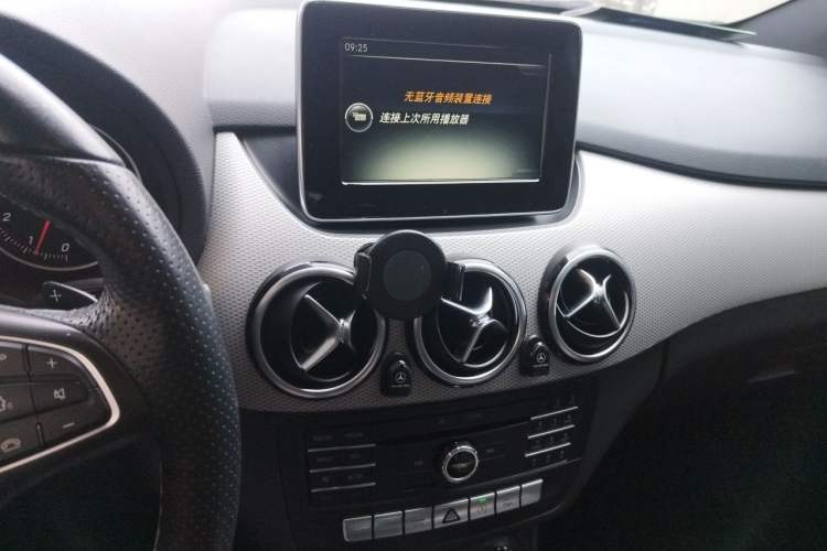 Used Mercedes-Benz B-Class 2016 B 200 Exclusive Edition Audio And AC Panel