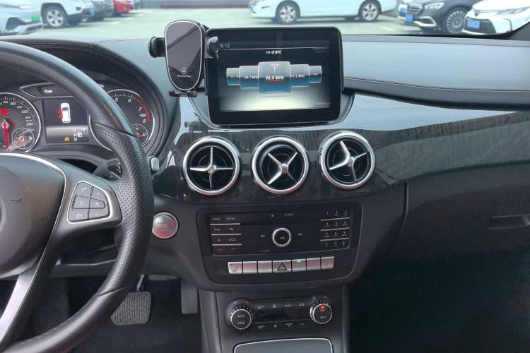 Used Mercedes-Benz B-Class 2016 B 200 Exclusive Edition Audio And AC Panel