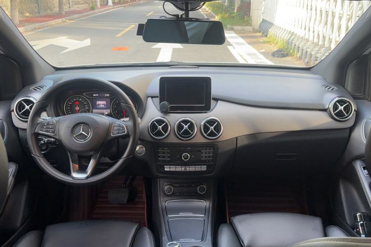Used Mercedes-Benz B-Class 2016 B 180 Center Console