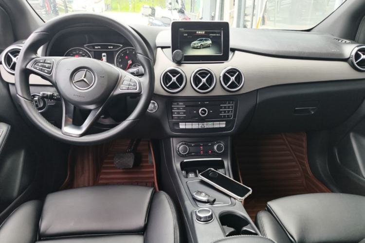 Used Mercedes-Benz B-Class 2016 B 180 Center Console