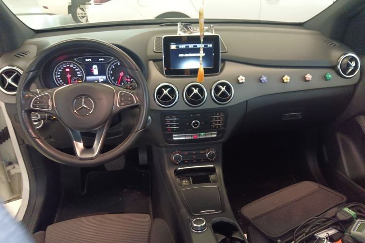 Used Mercedes-Benz B-Class 2016 B 180 Center Console