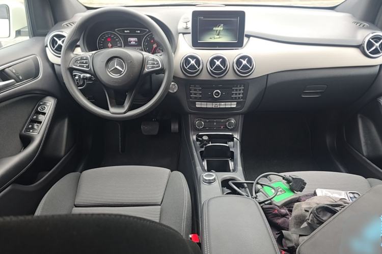 Used Mercedes-Benz B-Class 2016 B 180 Center Console