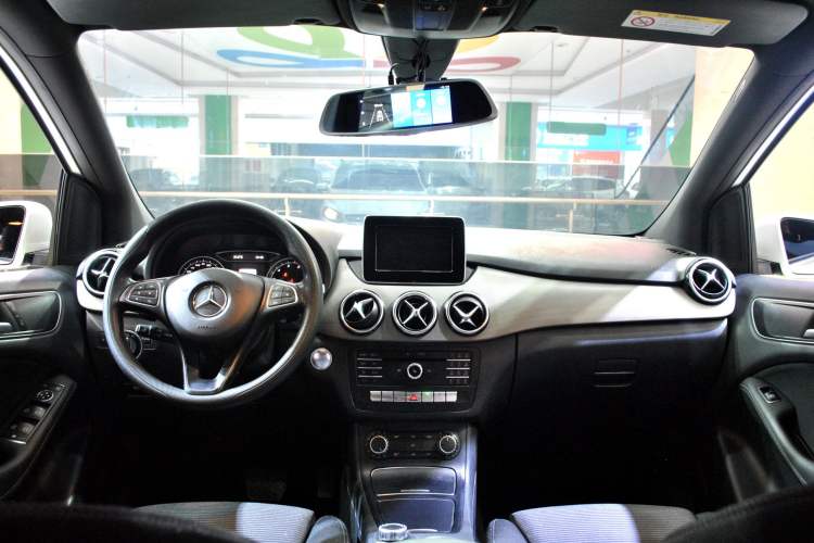Used Mercedes-Benz B-Class 2016 B 180 Center Console
