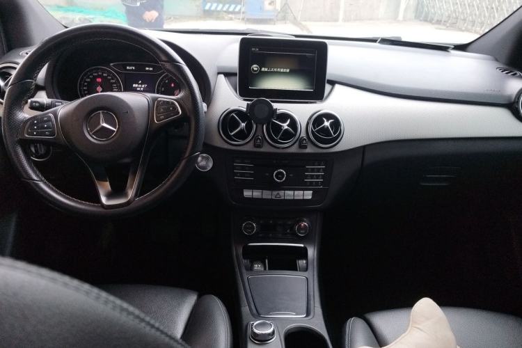 Used Mercedes-Benz B-Class 2016 B 200 Exclusive Edition Center Console