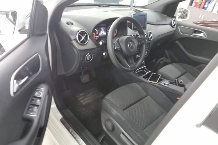 Used Mercedes-Benz B-Class 2016 B 180 Driver Seat