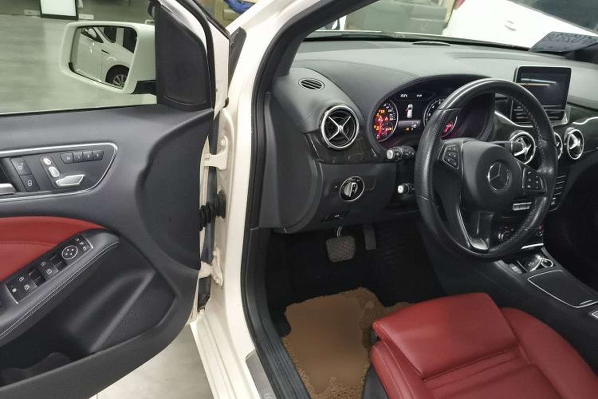 Used Mercedes-Benz B-Class 2016 B 200 Exclusive Edition Driver Seat
