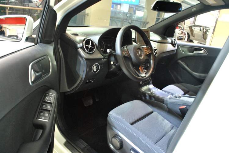 Used Mercedes-Benz B-Class 2016 B 180 Driver Seat