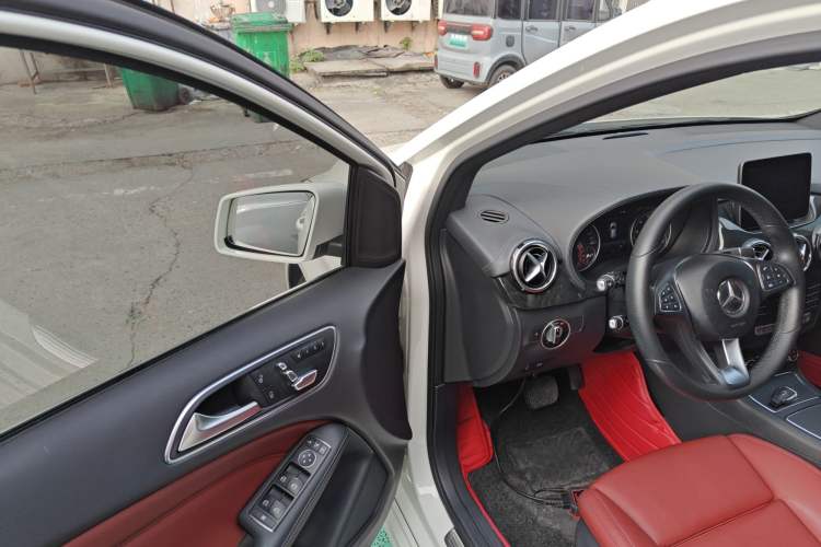 Used Mercedes-Benz B-Class 2016 B 200 Exclusive Edition Driver Seat