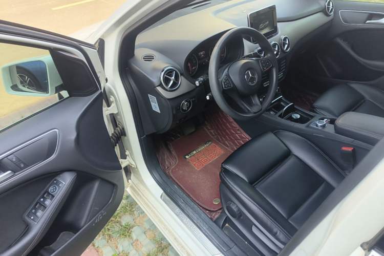 Used Mercedes-Benz B-Class 2016 B 180 Driver Seat